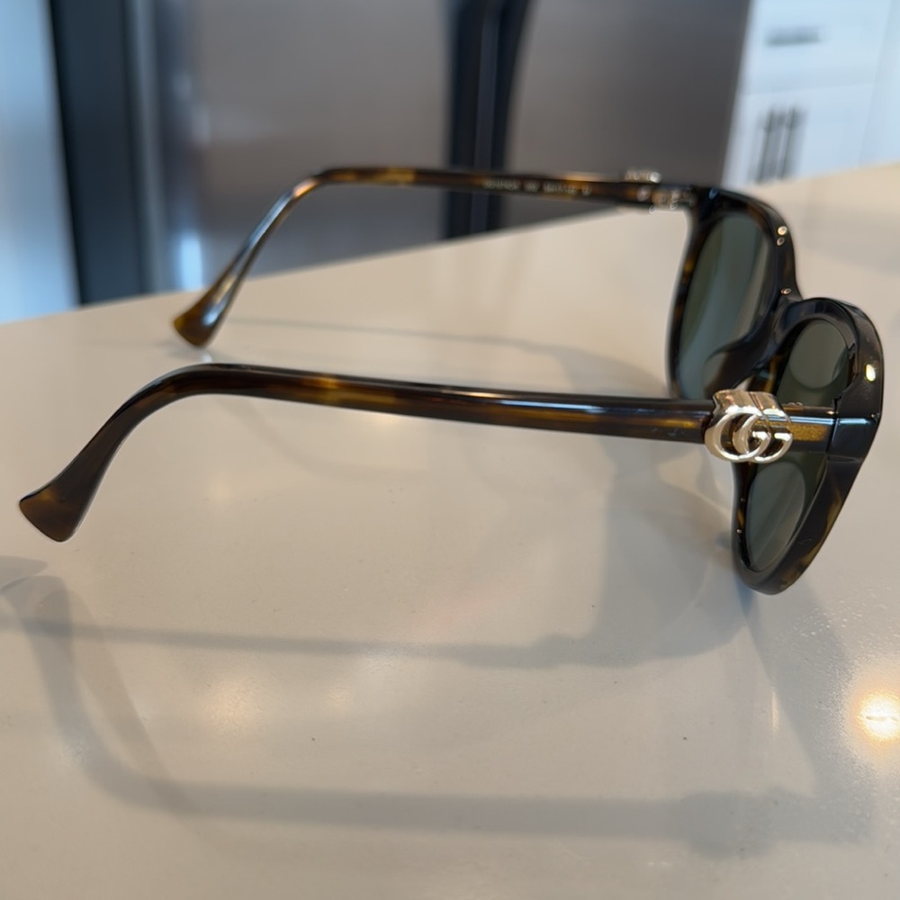 Gucci Sunglass - Picture 3 of 6